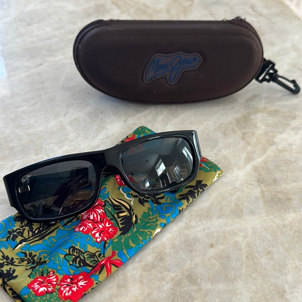 Maui Jim Lava Flow Sunglasses Glossy Black